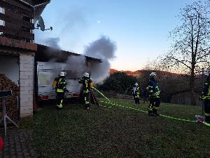 Bild: Brand eines Wohnwagens in Dirmingen