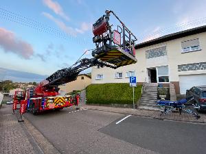 Bild: Der Rettungsdienst hatte die Drehleiter zur Unterst&amp;uuml;tzung angefordert