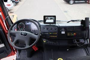 Bild: Aus der Fahrerkabine kann das Fahrzeugheck mittels Kamera &amp;uuml;berwacht werden (Unfallschutz)