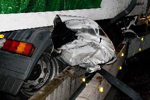 Bild: Einer der beiden Kraftstofftanks, die bei dem Unfall aufgerissen waren