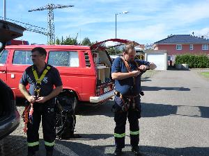 Bild: Vorbereitung und Anlegen der Ausrüstung