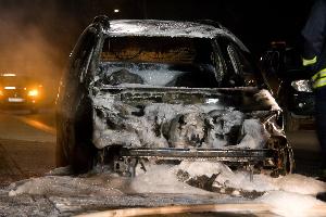 Bild: Das Fahrzeug hat nach dem Brand nur noch Schrottwert