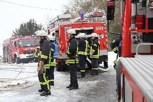 Bild: Die Feuerwehr aus Dirmingen, Eppelborn sowie die Drehleiter aus Illingen waren schnell vor Ort
