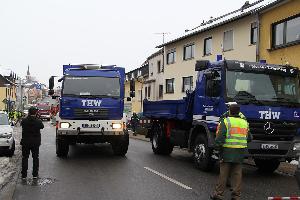 Bild: Gemeinsamer Einsatz von THW und Feuerwehr bei der Gasexplosion in der Dirminger Stra&amp;szlig;e