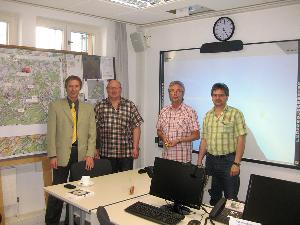 Bild: Besprechungsteilnehmer (von links): Leo Peter (Ordnungsamt Eppelborn), Klaus Theis (Wehrführer Eppelborn), Bernd Haubrich (Kreispolizeibehörde), Alfred Wirtz (Ordnungsamt Eppelborn). Nicht auf dem Foto: Christian Holz (Stellvertretender Wehrführer Eppelborn)