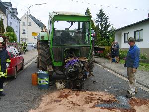 Bild: Auslaufende Betriebsstoffe mussten mit Bindemitteln aufgenommen werden