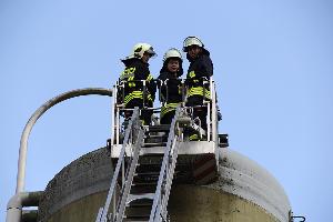 Bild: Die Kameraden aus Heusweiler stellten in einer &amp;Uuml;bung ihre Drehleiter vor