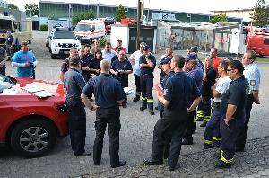 Bild: Besprechung vor dem Aufbruch (Foto: Thomas Keller)
