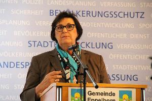 Bild: Staatssekretärin Gaby Schäfer hielt die Laudatio im Eppelborner Rathaus