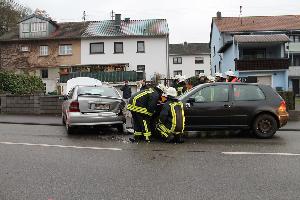 Bild: Feuerwehreinsatz bei Verkehrsunfall in der Dirminger Straße