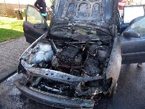 Bild: Im Motorraum dieses Fahrzeugs war ein Brand ausgebrochen