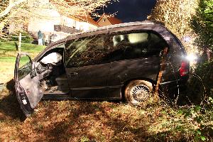Bild: Ein Jugendlicher hatte diesen Chrysler entwendet und einen schweren Unfall verursacht