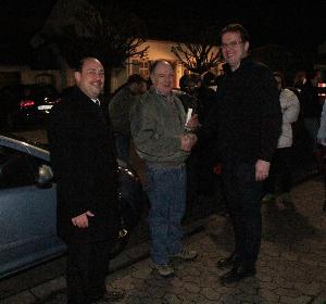 Bild: Gratulation durch den Löschbezirksführer