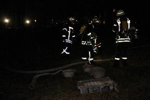 Bild: der Angriffstrupp bereitet sich auf den Löscheinsatz vor