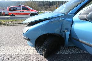 Bild: An dem Fahrzeug entstand Sachschaden (Foto: Simon Mario Avenia)