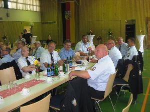 Bild: Teilnehmer von Feuerwehrsachbearbeitung der Gemeindeverwaltung und Feuerwehrführung aus Eppelborn bei der Tagung.