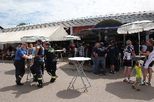 Bild: Festbesucher bei optimalem Wetter