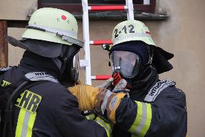 Bild: Anlegen der Atemschutzgeräte