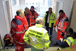 Bild: Großeinsatz von Feuerwehr, Polizei und Rettungsdienst im Rathaus in Neunkirchen (Foto: Christopher Benkert - Feuerwehr Neunkirchen)