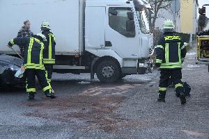 Bild: Beiseitigung einer Ölspur in der Dirminger Straße