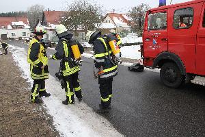 Bild: Ein Trupp mit Atemschutzger&amp;auml;ten an der Einsatzstelle