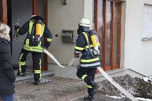 Bild: Ein Trupp bertritt das Gebäude zur Erkundung