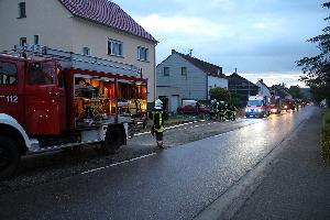 Bild: Einsatzfahrzeuge bei dem gemeldeten Kellerbrand in der J&amp;auml;gerbergstra&amp;szlig;e in Wiesbach