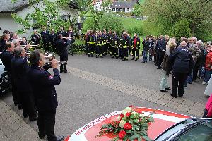 Bild: Zahlreiche Gäste aus den Reihen der Feuerwehr, aber auch interessierte Bürgerinnen und Bürger waren zur Einsegnung gekommen