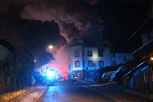 Bild: Dicke Rauchwolken standen &amp;uuml;ber dem Geb&amp;auml;ude in der Pr&amp;uuml;mburgstra&amp;szlig;e