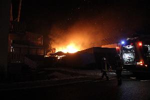 Bild: Beim Eintreffen der Feuerwehr stand das Gartenhaus bereits im Vollbrand