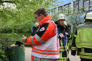 Bild: Auch der Rettungsdienst war mit zahlreichen Helfern vor Ort
