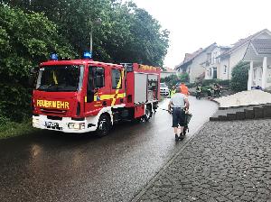 Bild: Die Einsatzkr&amp;auml;fte des L&amp;ouml;schbezirk Habach in der Stra&amp;szlig;e &amp;amp;quot;zum Hirtenhaus&amp;amp;quot;