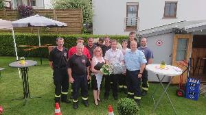 Bild: Stephan und Heike Blum mit den Gratulanten des Löschbezirk Dirmingen