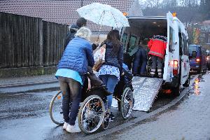Bild: Evakuierung der Bewohner des Pflegeheims St. Josef in der Ortsmitte