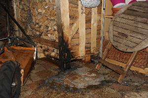 Bild: Ein Übergreifen des Feuers konnte durch die schnelle Reaktion der Anwohner verhindert werden