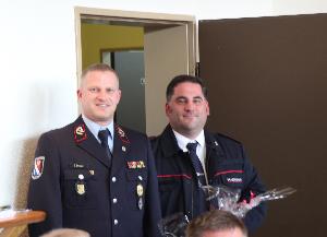 Bild: Frank Bonner dankt Andreas Groß