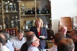 Bild: Bürgermeisterin Birgit Müller-Closset führte durch die Wahlhandlung