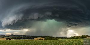 Bild: Foto der Superzelle &amp;uuml;ber Eppelborn, die f&amp;uuml;r zahlreiche Unwettersch&amp;auml;den im Nordsaarland sorgte (Foto: Frank Becker - nature thinking)