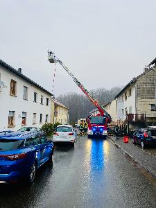 Bild: Drehleitereinsatz im Eichenweg