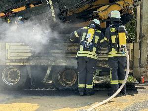 Bild: Brand auf der Abfahrt der Autobahn A1