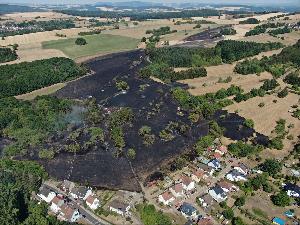 Bild: Gro&amp;szlig;er Fl&amp;auml;chenbrand bei Lautenbach (Foto: Feuerwehr Illingen)