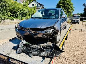 Bild: Auslaufende Betriebsstoffe nach Verkehrsunfall in der Illinger Straße