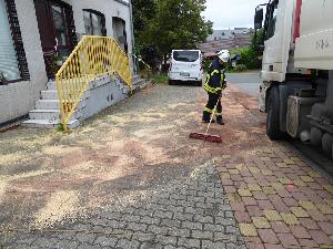 Bild: ca. 600 Liter Heizöl sind aufgrund eines defekten Füllstutzens in die Kanalisation eingedrungen