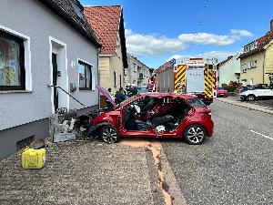 Bild: Verkehrsunfall in der Dirminger Stra&amp;szlig;e (Foto: Thorsten Kremers)