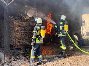 Bild: Ein Schuppen brannte hinter einem Anwesen in der Lebacher Stra&amp;szlig;e