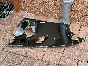 Bild: Kind in Fahrzeug eingeschlossen