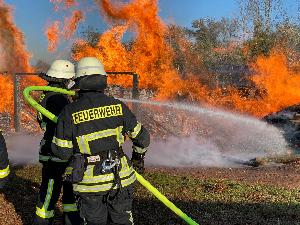 Bild: Einsatz der Feuerwehr bei einem Gro&amp;szlig;brand in Dirmingen