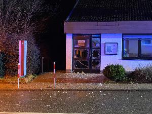 Bild: Mit Sprengstoff verschafften sich die Täter Zugang zum Automatenraum