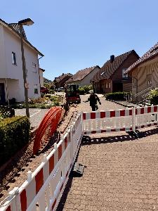 Bild: Gasaustritt nach Beschädigung einer Gasleitung im Wohngebiet Auf dem Herrenberg