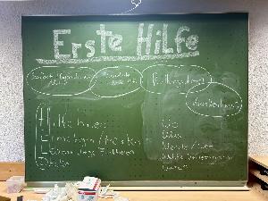 Bild: Erste-Hilfe-Übung der Jugendfeuerwehr Eppelborn